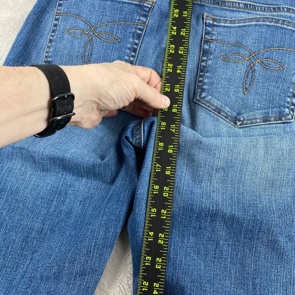 Chaps Womens Capri Jeans Size 8 Blue Denim Classic Fit Cotton Blend Straight Leg - Picture 4 of 15